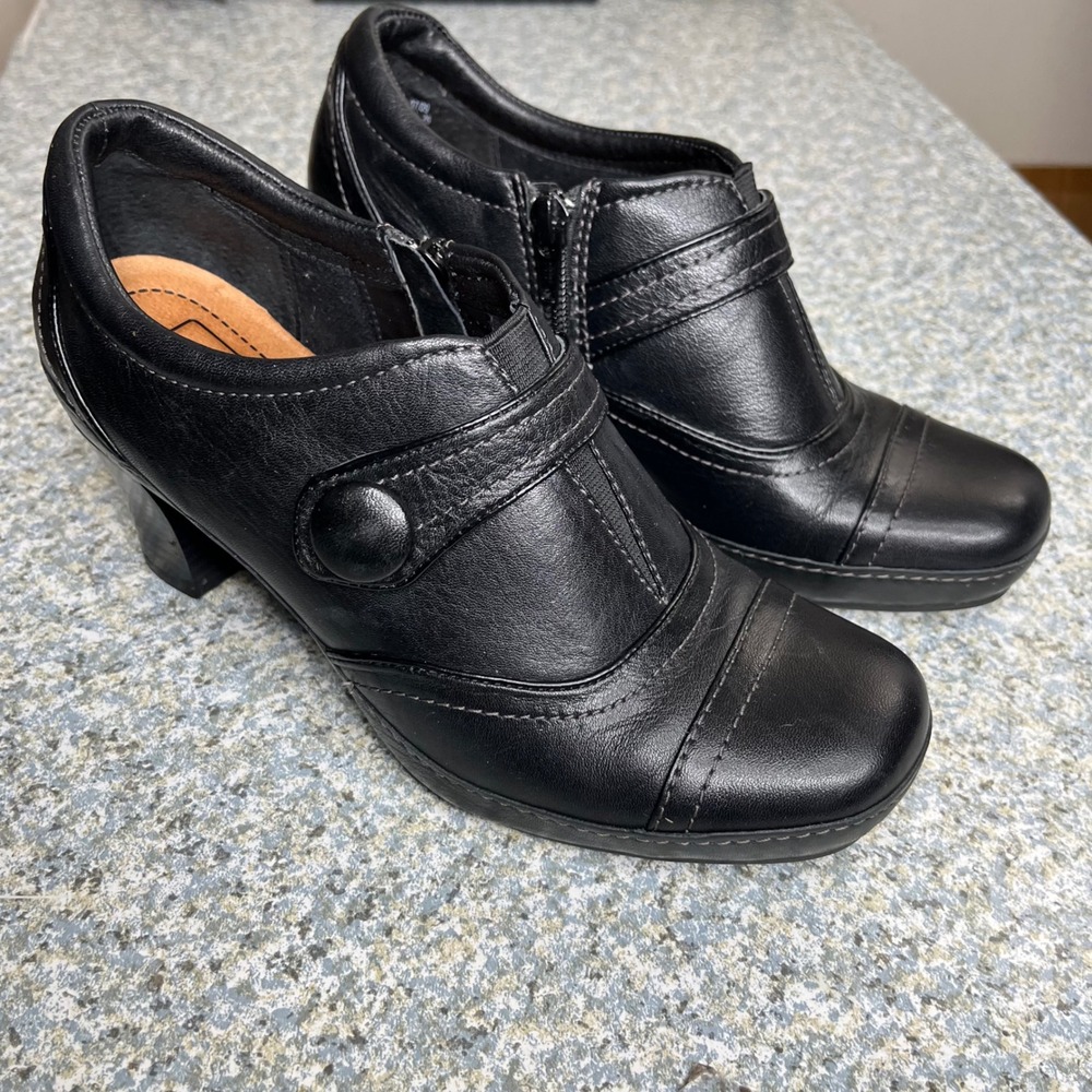 Clarks Artisan Shooties Womens 6.5 Black Leather Ankle Boots Block Heel 85075